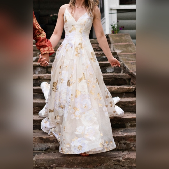 Dear Heart "Goldie" Wedding Dress (Size 8) - Picture 1 of 7